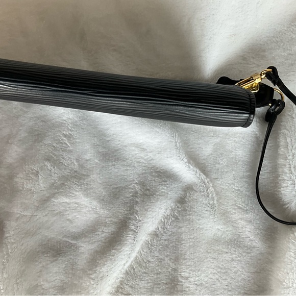 Louis Vuitton Black Epi Pochette Accessories - Picture 12 of 16